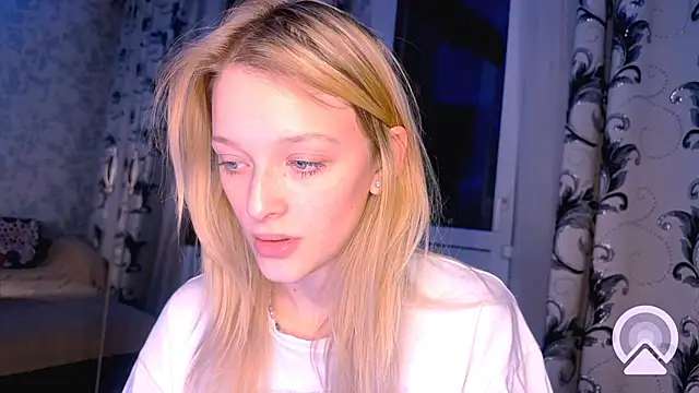 Snapshot of Evvie_Summn1 chatting on 03-02-25, 07:23 Evvie Summn1 online show from 03-02-25, 07:23