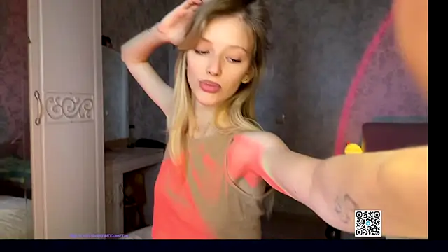 Snapshot of Evvie_Summn1 chatting on 09-28-25, 05:57 Evvie Summn1 online show from 09-28-25, 05:57