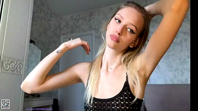 Snapshot of Evvie_Summn1 chatting on 10-10-25, 09:19 Evvie Summn1 online show from 10-10-25, 09:19