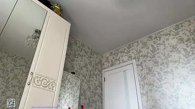 Snapshot of Evvie_Summn1 chatting on 10-18-25, 08:59 Evvie Summn1 online show from 10-18-25, 08:59