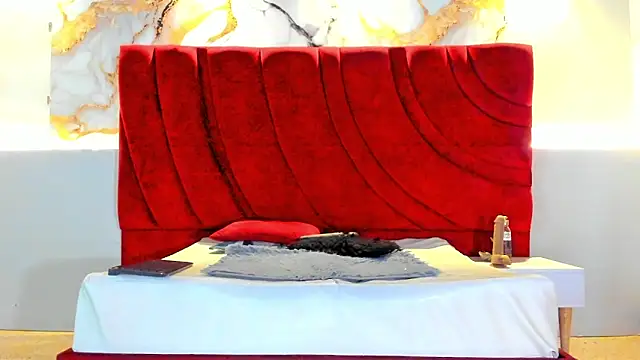 MAISE HILL1 online show from 11-12-25, 01:44