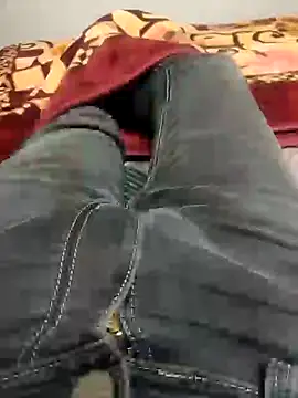 Snapshot of fuckboi2103 chatting on 01-19-25, 06:53 fuckboi2103 online show from 01-19-25, 06:53