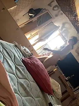 Snapshot of Yasmine47 chatting on 09-17-25, 12:07 Yasmine47 online show from 09-17-25, 12:07