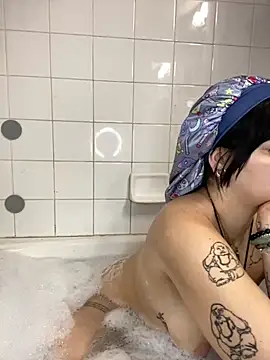 pircilla23 online show from 10-30-25, 02:18