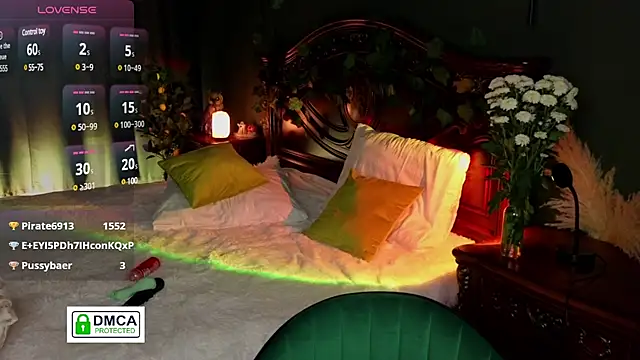 Snapshot of Hello_Vivienne chatting on 03-08-25, 10:34 Hello Vivienne online show from 03-08-25, 10:34