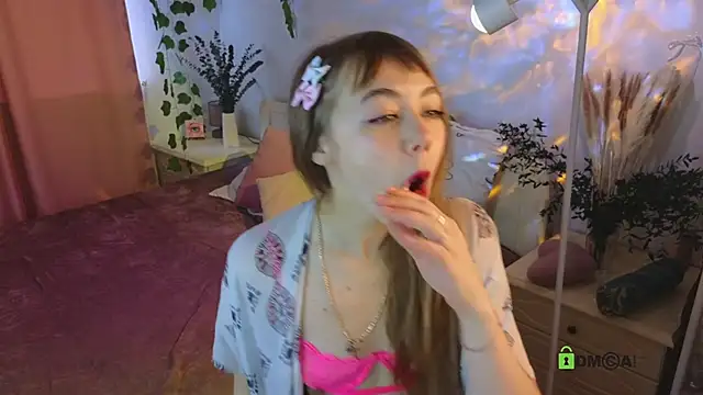 Snapshot of Hello_Vivienne chatting on 09-17-25, 01:46 Hello Vivienne online show from 09-17-25, 01:46