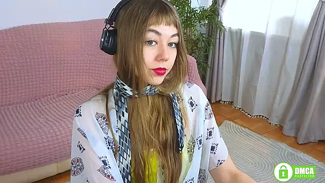 Snapshot of Hello_Vivienne chatting on 09-20-25, 09:54 Hello Vivienne online show from 09-20-25, 09:54