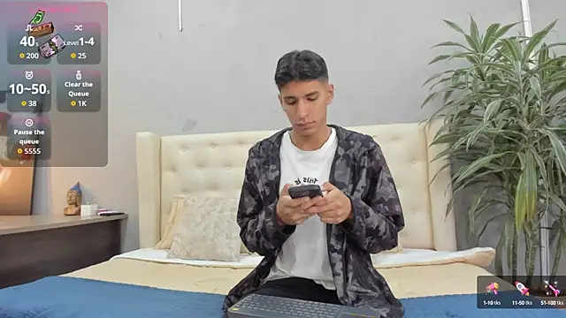 Snapshot of kieran_derek chatting on 09-28-25, 03:34 kieran derek online show from 09-28-25, 03:34