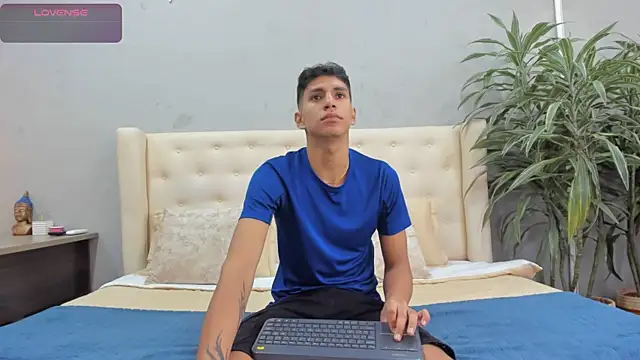 Snapshot of kieran_derek chatting on 09-29-25, 03:11 kieran derek online show from 09-29-25, 03:11