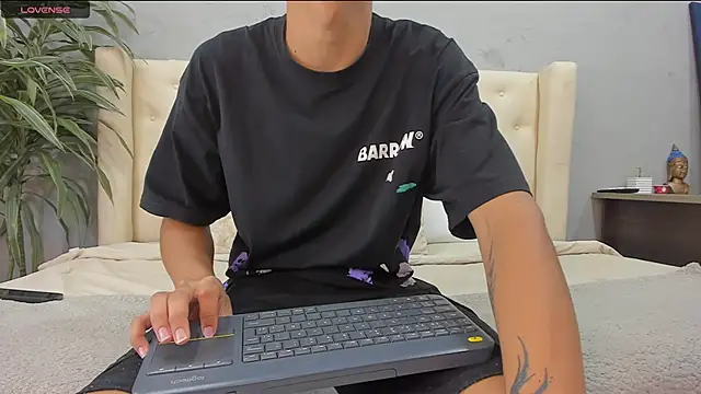 Snapshot of kieran_derek chatting on 10-11-25, 03:17 kieran derek online show from 10-11-25, 03:17