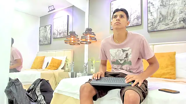 Snapshot of kieran_derek chatting on 10-23-25, 03:17 kieran derek online show from 10-23-25, 03:17