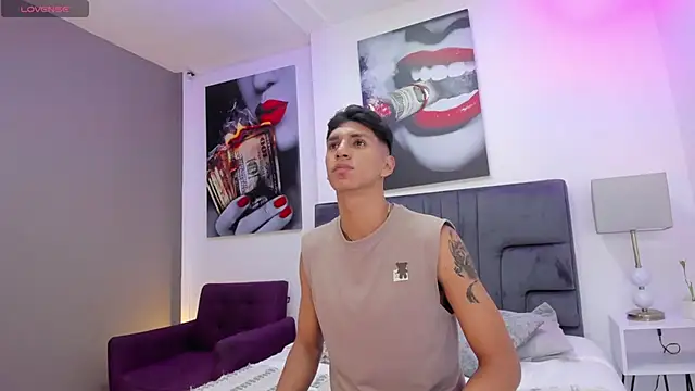 Snapshot of kieran_derek chatting on 11-19-25, 01:38 kieran derek online show from 11-19-25, 01:38