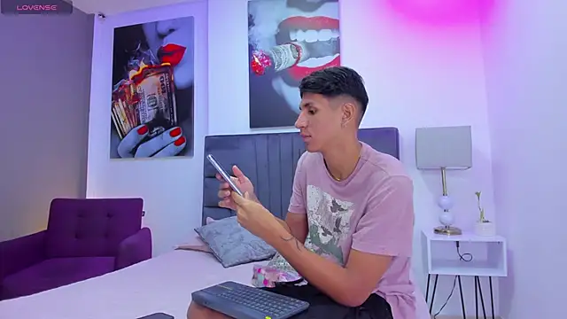 Snapshot of kieran_derek chatting on 11-23-25, 03:17 kieran derek online show from 11-23-25, 03:17