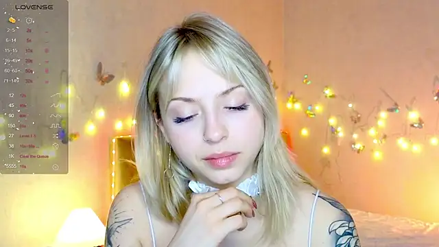 Snapshot of lavenderluxe chatting on 01-04-25, 02:56 lavenderluxe online show from 01-04-25, 02:56