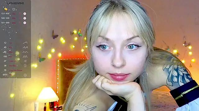 Snapshot of lavenderluxe chatting on 01-06-25, 05:16 lavenderluxe online show from 01-06-25, 05:16