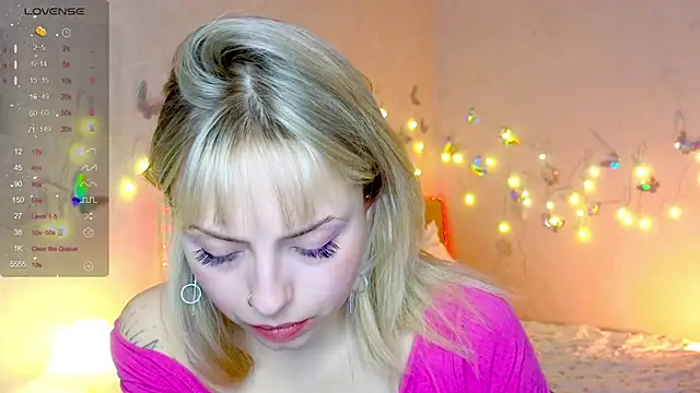 Snapshot of lavenderluxe chatting on 01-08-25, 10:59 lavenderluxe online show from 01-08-25, 10:59