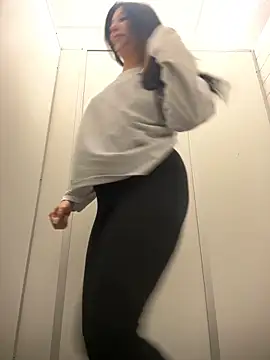 Tisha Busty online show from 09-18-25, 01:02