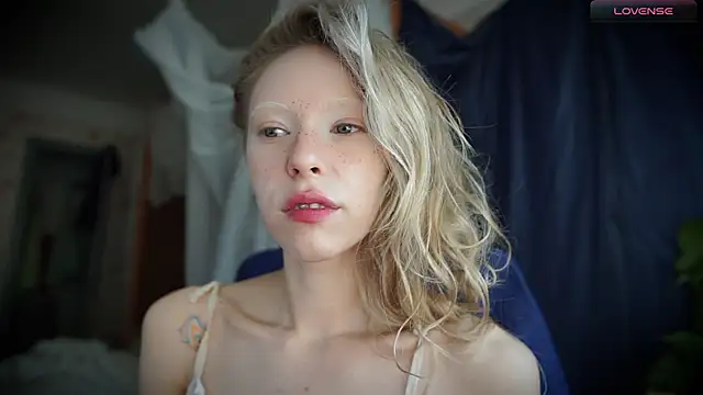 Snapshot of _Phantom_thread_ chatting on 09-11-25, 09:20 Phantom thread online show from 09-11-25, 09:20