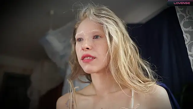 Snapshot of _Phantom_thread_ chatting on 10-10-25, 10:58 Phantom thread online show from 10-10-25, 10:58