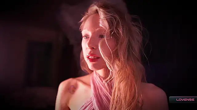 Snapshot of _Phantom_thread_ chatting on 11-19-25, 01:11 Phantom thread online show from 11-19-25, 01:11