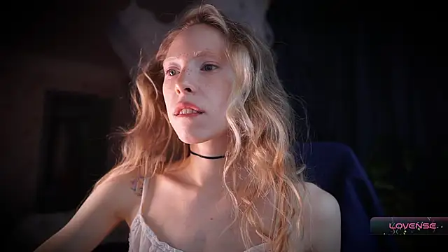 Snapshot of _Phantom_thread_ chatting on 12-03-25, 10:24 Phantom thread online show from 12-03-25, 10:24