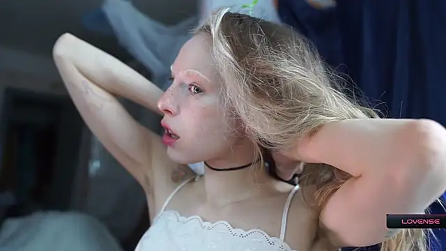 Snapshot of _Phantom_thread_ chatting on 03-04-26, 08:42 Phantom thread online show from 03-04-26, 08:42