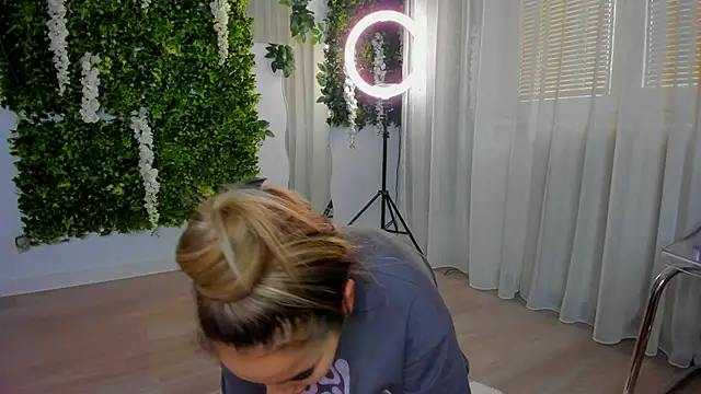 VivienCarter online show from 10-12-25, 10:14