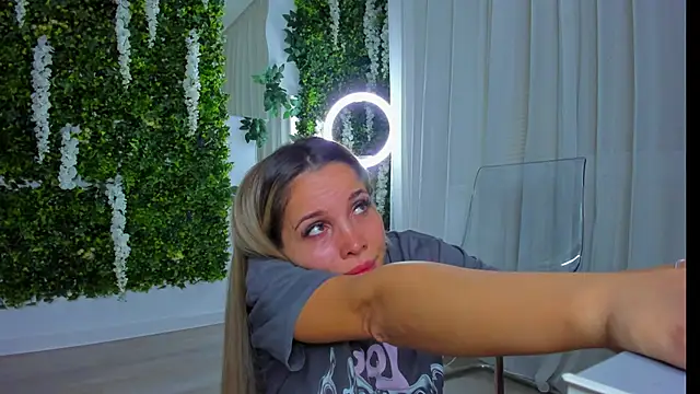 VivienCarter online show from 10-24-25, 06:59