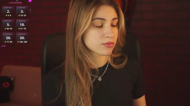 Snapshot of EllieCutes chatting on 02-07-25, 11:45 EllieCutes online show from 02-07-25, 11:45