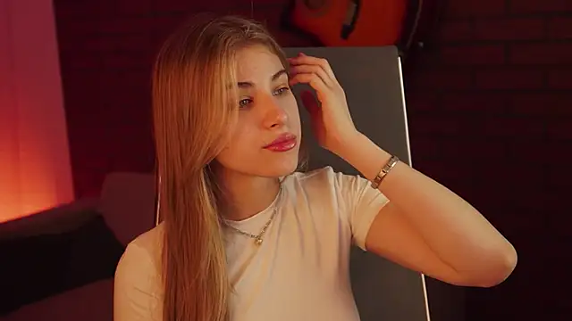 Snapshot of EllieCutes chatting on 03-15-25, 05:52 EllieCutes online show from 03-15-25, 05:52