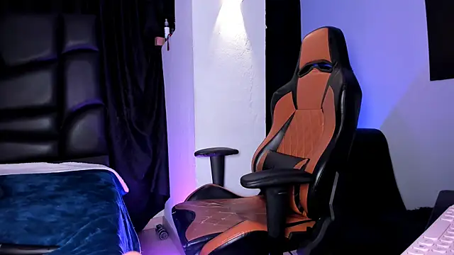 LexieandNate online show from 02-24-25, 09:32