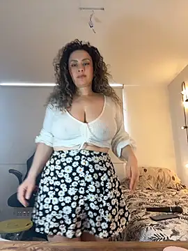 Snapshot of Elizabeth_Dupont chatting on 09-15-25, 05:46 Elizabeth Dupont online show from 09-15-25, 05:46