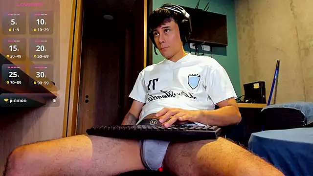 Snapshot of Huge_latin_cock chatting on 06-26-26, 12:15 Huge latin cock online show from 06-26-26, 12:15