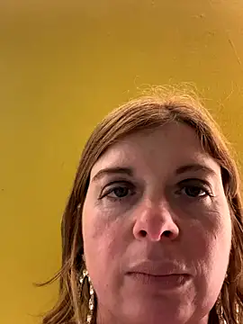 Snapshot of Lombada chatting on 12-18-25, 01:28 Lombada online show from 12-18-25, 01:28