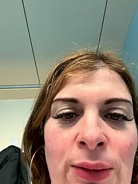 Snapshot of Lombada chatting on 01-08-26, 02:41 Lombada online show from 01-08-26, 02:41