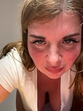 Snapshot of Lombada chatting on 01-10-26, 10:14 Lombada online show from 01-10-26, 10:14