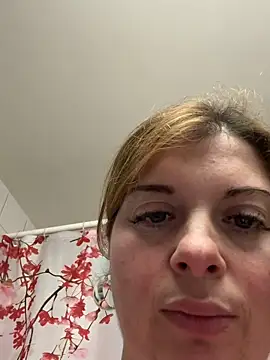 Snapshot of Lombada chatting on 02-04-26, 04:24 Lombada online show from 02-04-26, 04:24