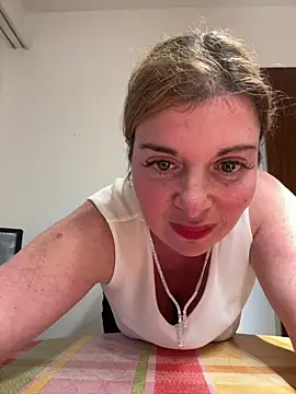 Snapshot of Lombada chatting on 02-12-26, 09:10 Lombada online show from 02-12-26, 09:10