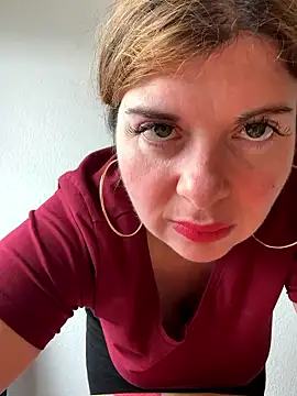 Snapshot of Lombada chatting on 02-15-26, 10:03 Lombada online show from 02-15-26, 10:03