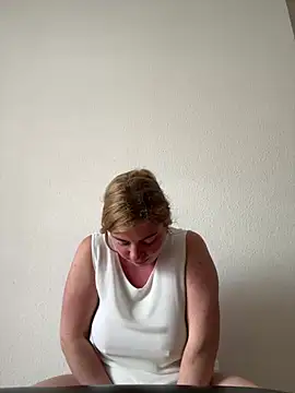 Snapshot of Lombada chatting on 03-06-26, 11:06 Lombada online show from 03-06-26, 11:06