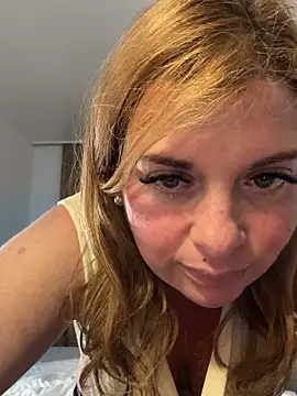 Snapshot of Lombada chatting on 03-12-26, 11:00 Lombada online show from 03-12-26, 11:00