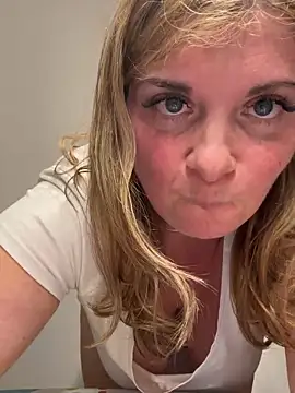 Snapshot of Lombada chatting on 03-21-26, 09:51 Lombada online show from 03-21-26, 09:51