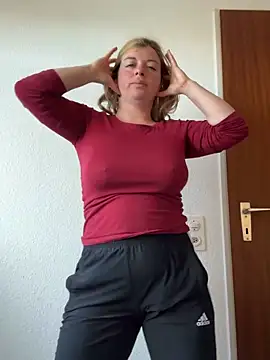 Snapshot of Lombada chatting on 04-09-26, 07:25 Lombada online show from 04-09-26, 07:25