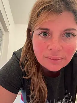 Snapshot of Lombada chatting on 04-10-26, 05:45 Lombada online show from 04-10-26, 05:45