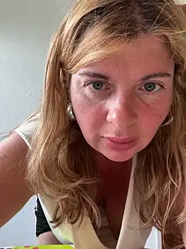 Snapshot of Lombada chatting on 06-11-26, 04:16 Lombada online show from 06-11-26, 04:16