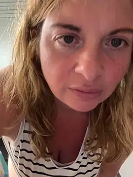 Snapshot of Lombada chatting on 06-19-26, 11:41 Lombada online show from 06-19-26, 11:41