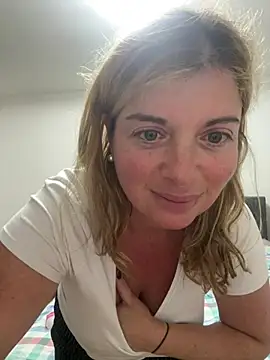 Snapshot of Lombada chatting on 06-24-26, 03:27 Lombada online show from 06-24-26, 03:27
