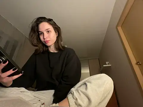 Snapshot of Roxie_Mils chatting on 11-09-25, 09:13 Roxie Mils online show from 11-09-25, 09:13