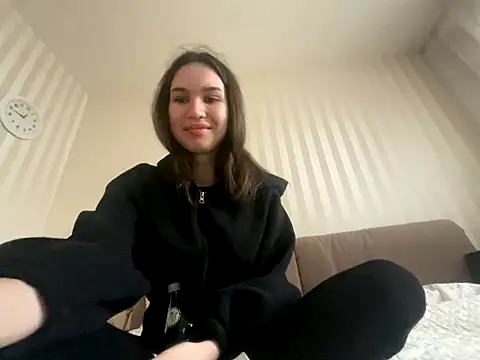 Snapshot of Roxie_Mils chatting on 11-18-25, 09:47 Roxie Mils online show from 11-18-25, 09:47