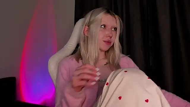 takeyourmolly online show from 12-14-24, 04:31